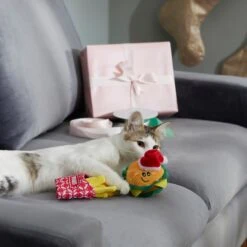 Frisco Holiday Burger & Fries Plush Cat Toy With Catnip, 2 Count -Meowverse Store 287901 PT3. AC SS1800 V1632775913